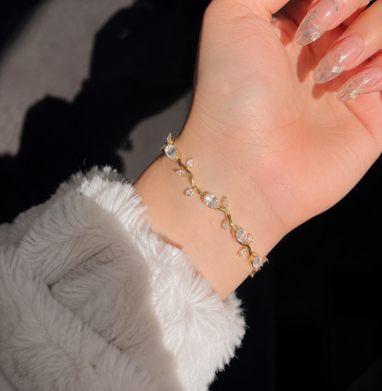 Gold Vine Leaf Bracelet – Stainless Steel Crystal Tulip Bracelet with Toggle Clasp